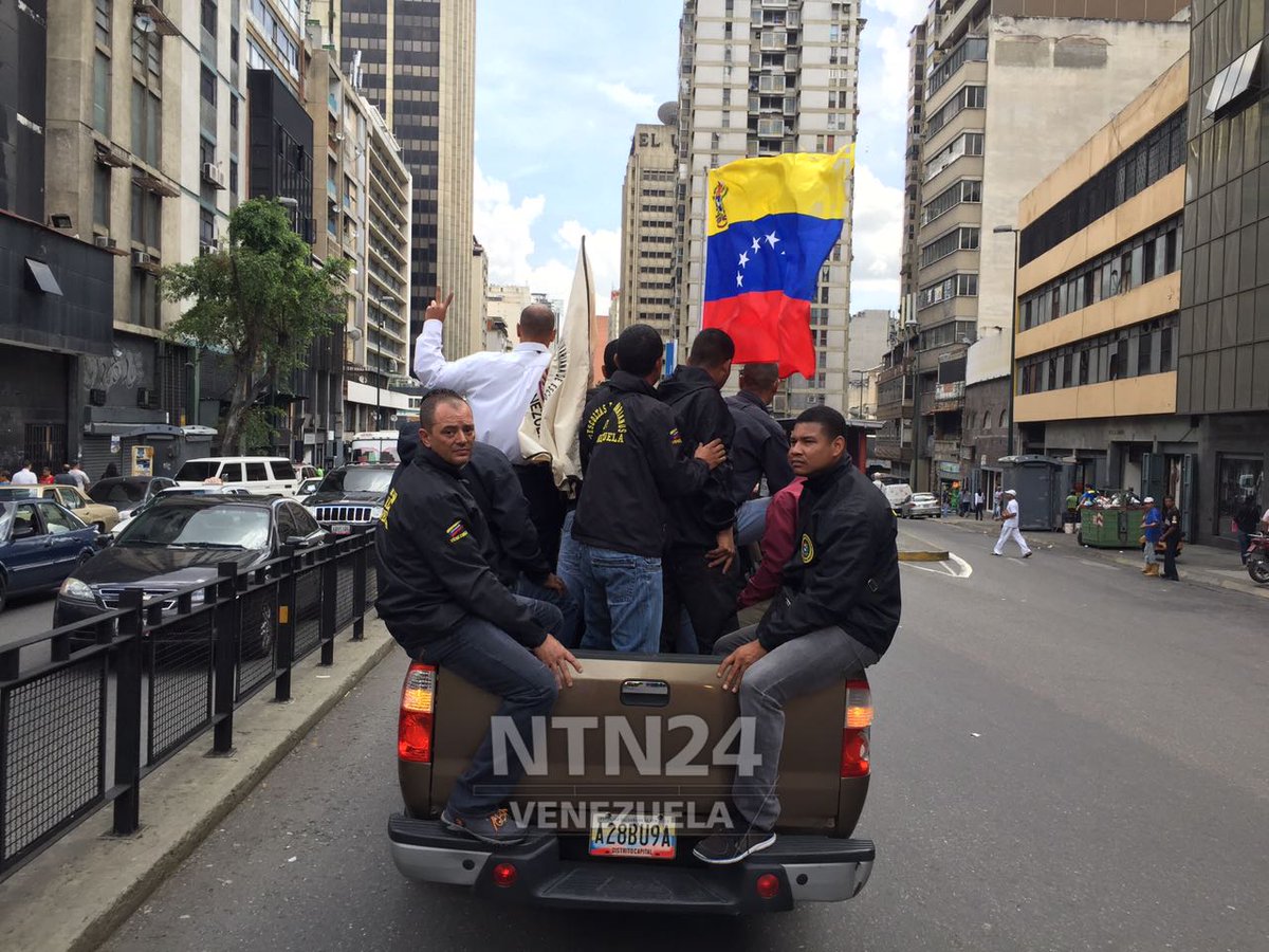 Escoltas oficialistas protestan por la inseguridad en el país (Foto + Videos)