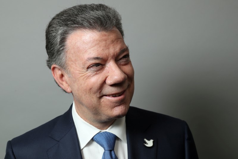 Santos dona dinero del Premio Nobel a víctimas del conflicto