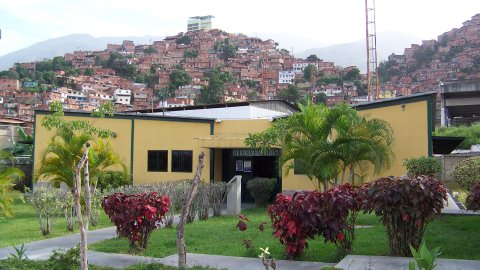 Una Sonrisa a Su Cuenta apoya a habitantes de Palo Verde y barrio José Félix Rivas