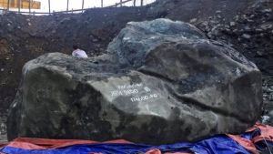 Piedra de jade de 174 toneladas descubierta en Birmania no se puede mover