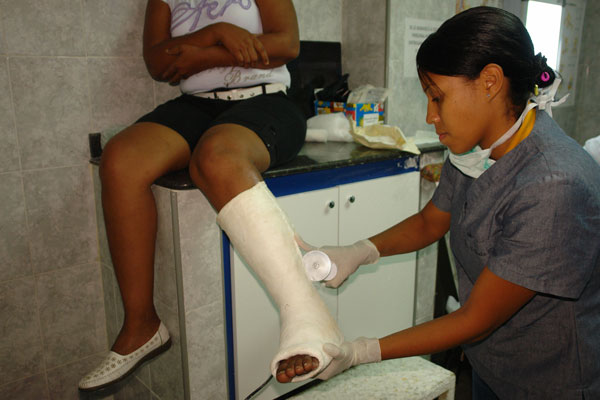 Pacientes de traumatología en Vargas no consiguen tutores para ser operados