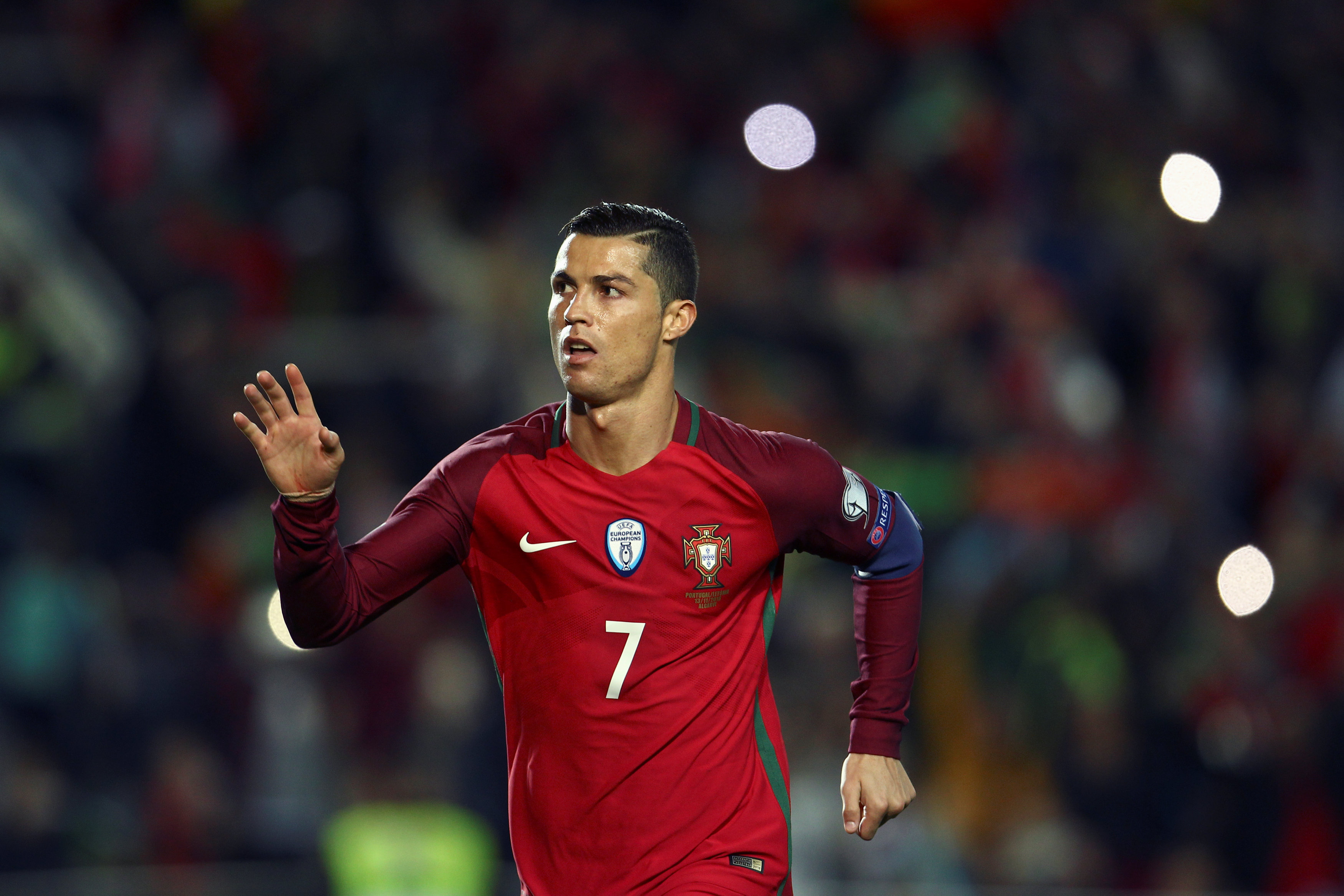 Con dos de Cristiano Portugal golea, pero está detrás de Suiza