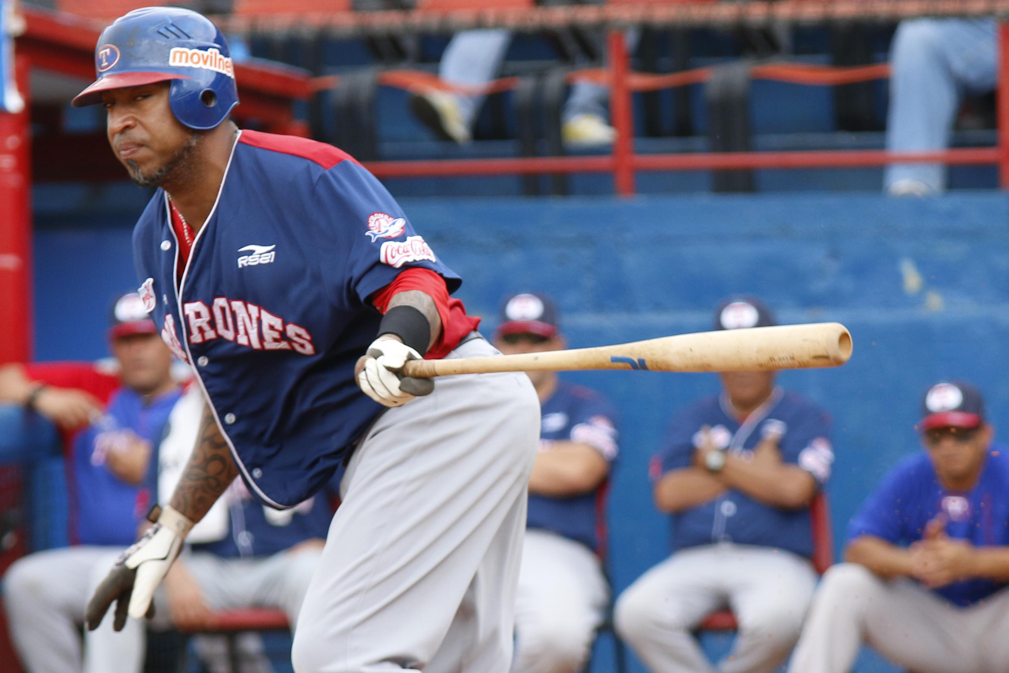 Tiburones vence a Cardenales y se acerca al liderato