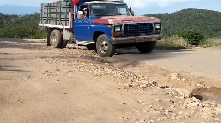 Diputado Stefanelli denuncia colapso de las vías en la sierra de Falcón