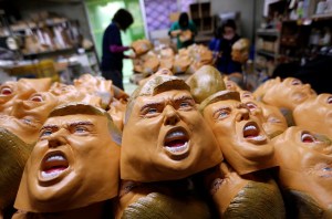 Japonés espera vender 8 mil máscaras de Trump antes de fin de año (Fotos)