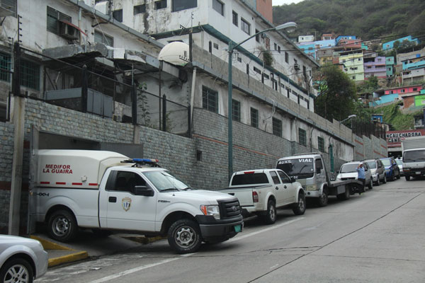 Mujer murió tras ser lanzada por su amante desde una platabanda en Vargas