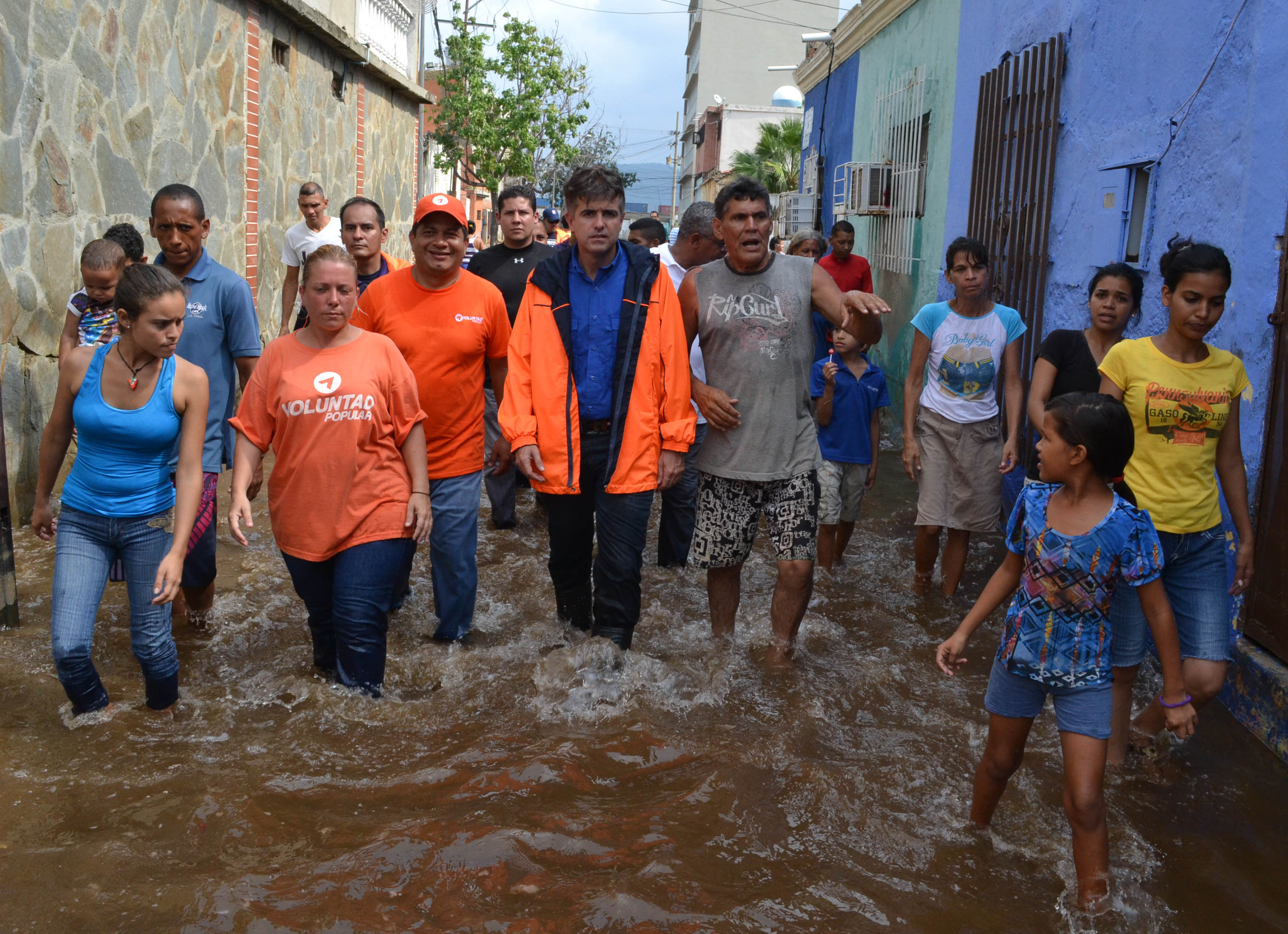 Feo La Cruz entregó insumos  a afectados por lluvias en Puerto Cabello