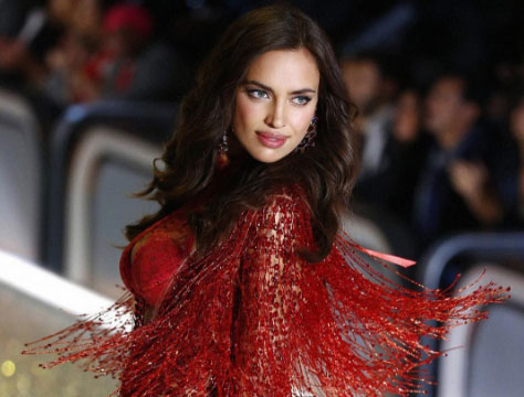 Irina Shayk desfila en el show de Victoria’s Secret embarazada de 3 meses