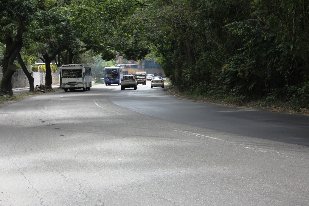 Alcaldía de Baruta asfaltó la avenida La Guairita en Vizcaya