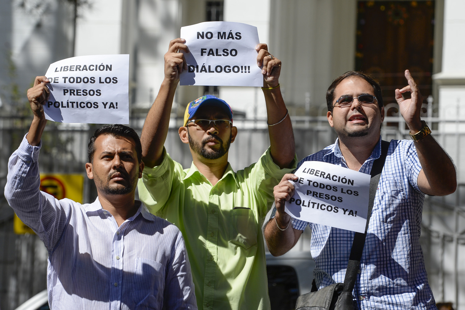 Mitad de los venezolanos insatisfechos por diálogo gobierno-oposición