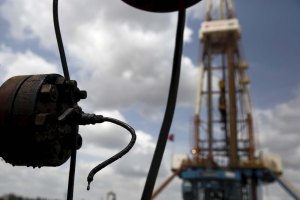 Petróleo venezolano vuelve a bajar y cierra en 43,42 dólares