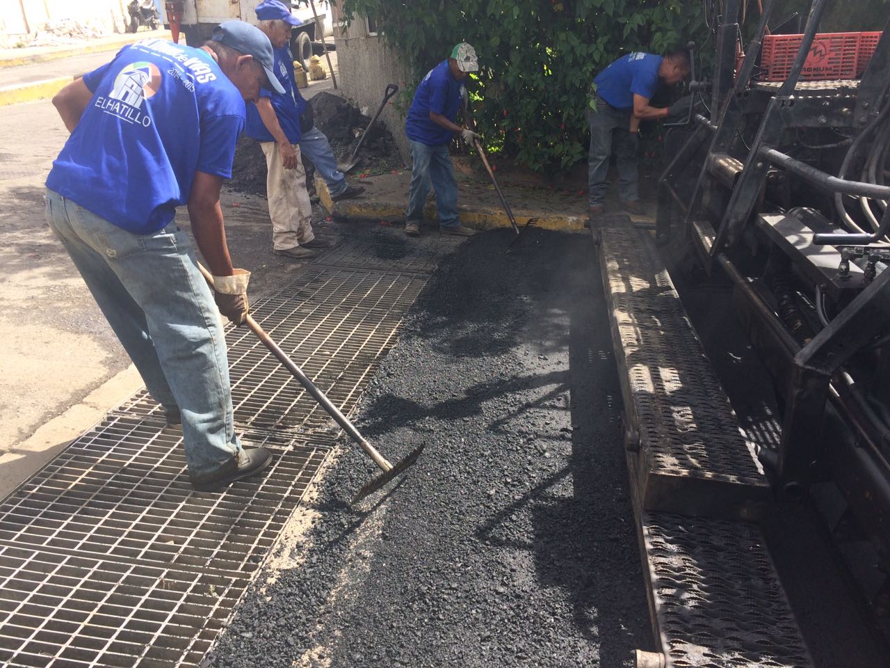 Alcaldía de El Hatillo comenzó los trabajos de asfaltado en el casco histórico (Fotos)