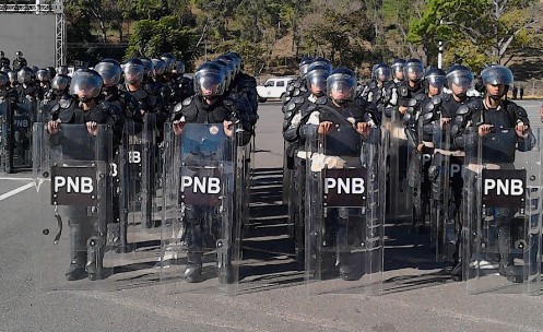 Estos son los “valientes” que nos defenderían de un ataque imperialista (FOTOS)