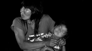 La historia de Carmen, la niña indígena que murió al comer de la basura