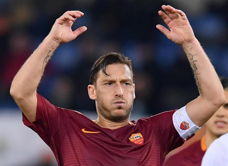 Alcaldesa de Roma invita a Totti a debatir sobre construcción del estadio para su equipo