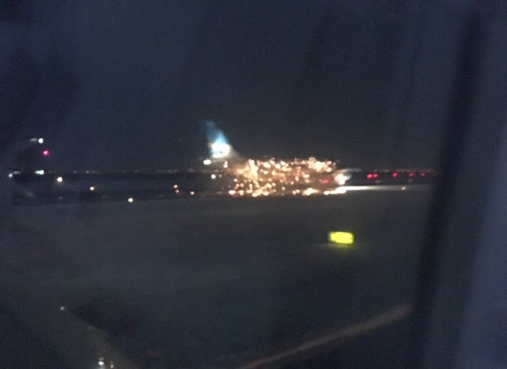 Explota motor de avión de Aerolíneas Argentinas en aeropuerto de Nueva York