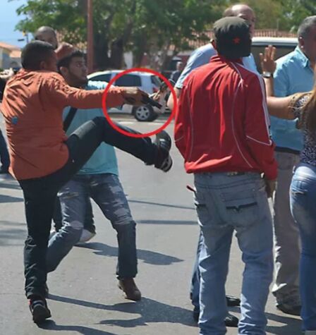 FOTOS y VIDEO: Colectivos de “amor” armados, agrediendo a integrantes de Vente Venezuela en Coro