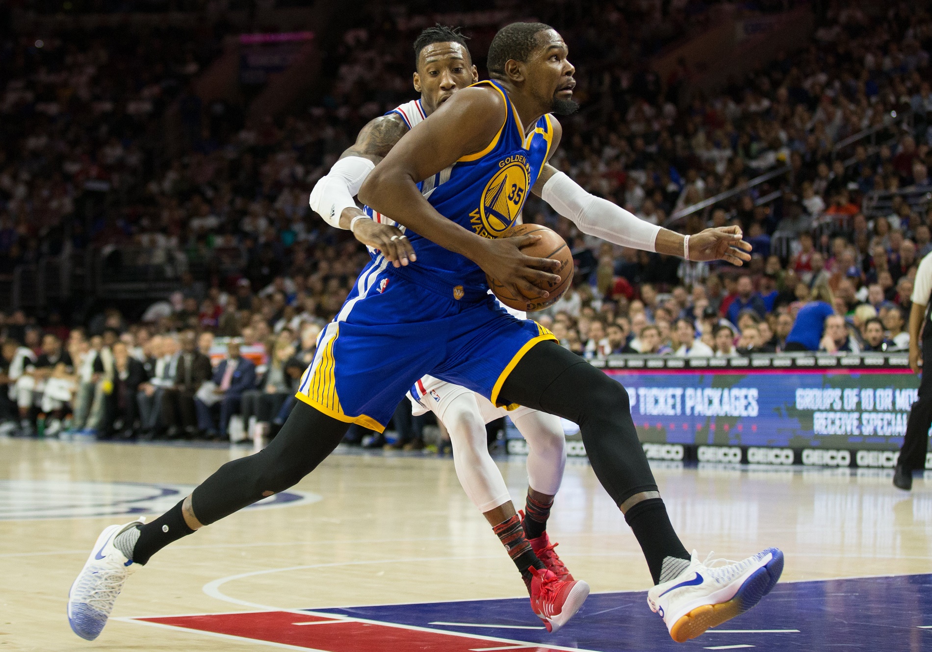 Durant se perderá un mes de competición por esguince en la rodilla izquierda