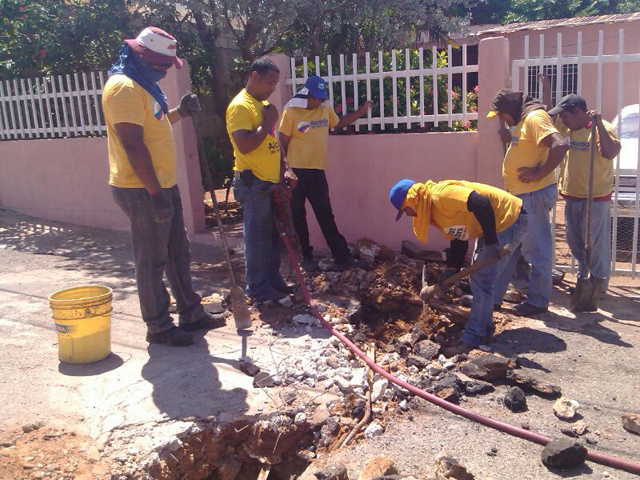 Realizan tareas de mantenimiento preventivo y correctivo de las tuberías de gas en Maracaibo