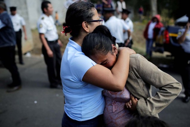 Family members react as they wait for news of their loved ones after a fire broke out at the Virgen de Asuncion home in San Jose Pinula on the outskirts of Guatemala City, March 8, 2017. REUTERS/Saul Martinez TPX IMAGES OF THE DAY