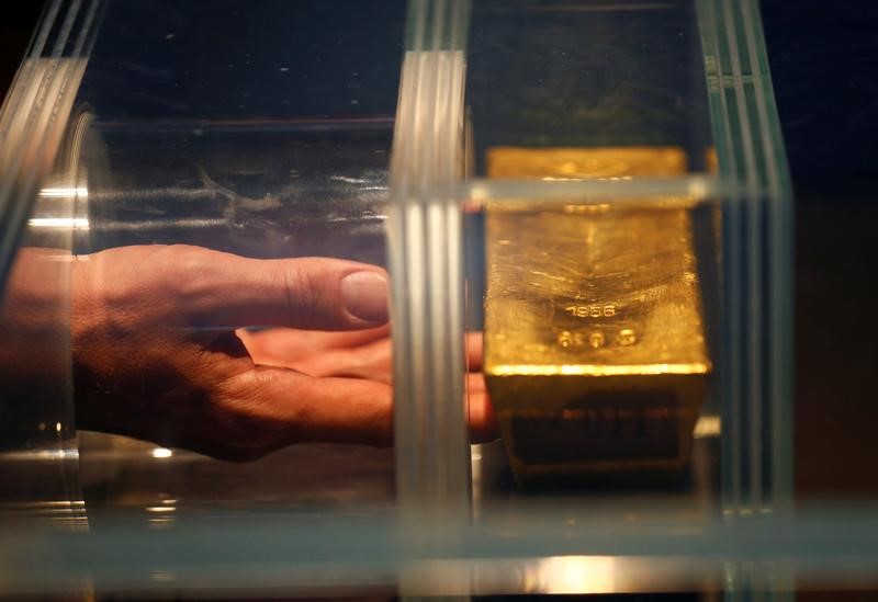 Precios del oro se estabilizan tras escalada de riesgos por el coronavirus