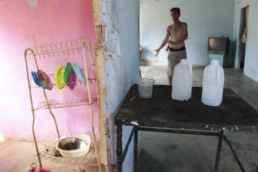 Habitantes del barrio San Luis en Zulia tienen UNA DÉCADA sin recibir agua por tuberías