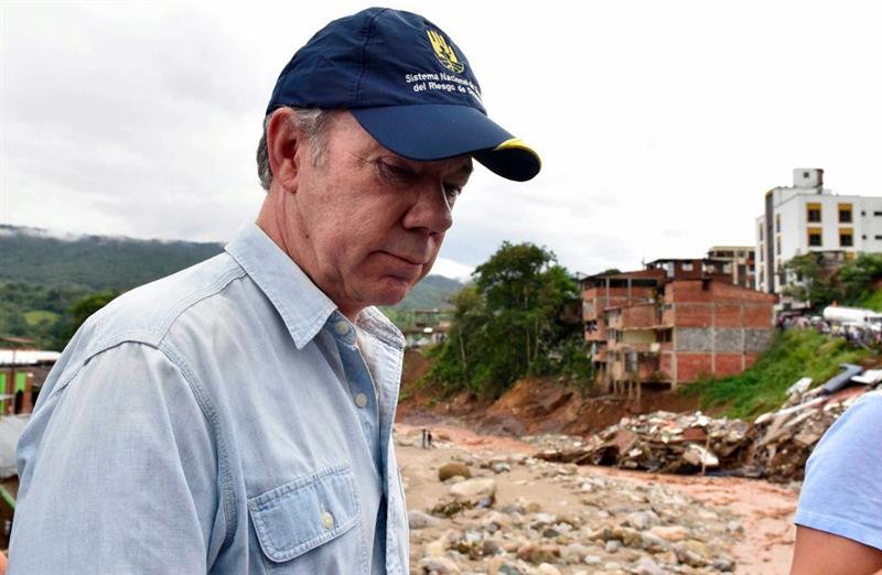 Santos afirma que son 210 los muertos y promete reconstruir Mocoa tras riada