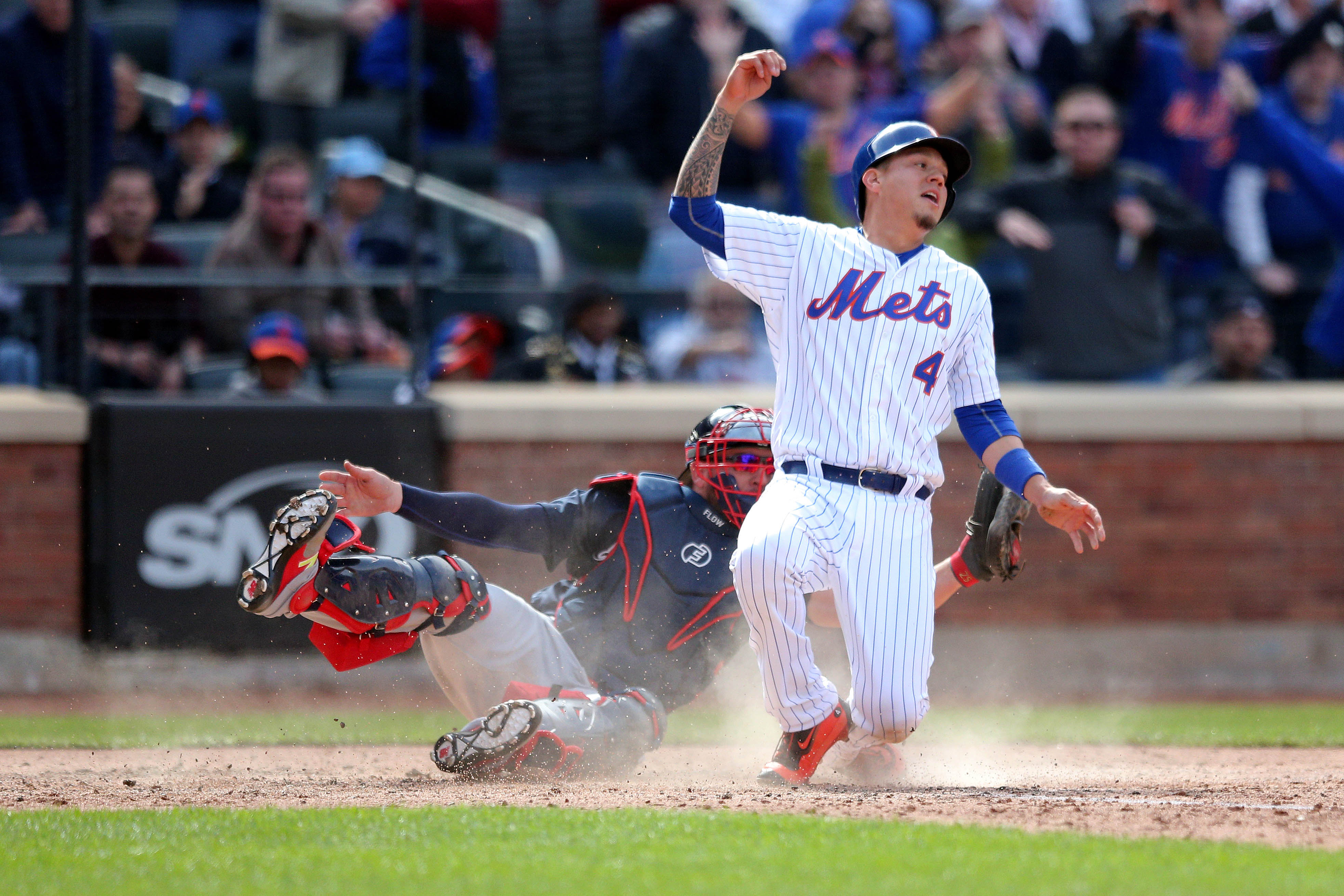 Venezolano Wilmer Flores jugará esta temporada con los Diamondbacks de Arizona