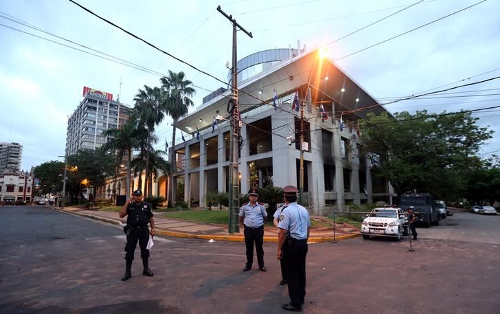 Manifestantes contra reelección presidencial en Paraguay no bajan la guardia