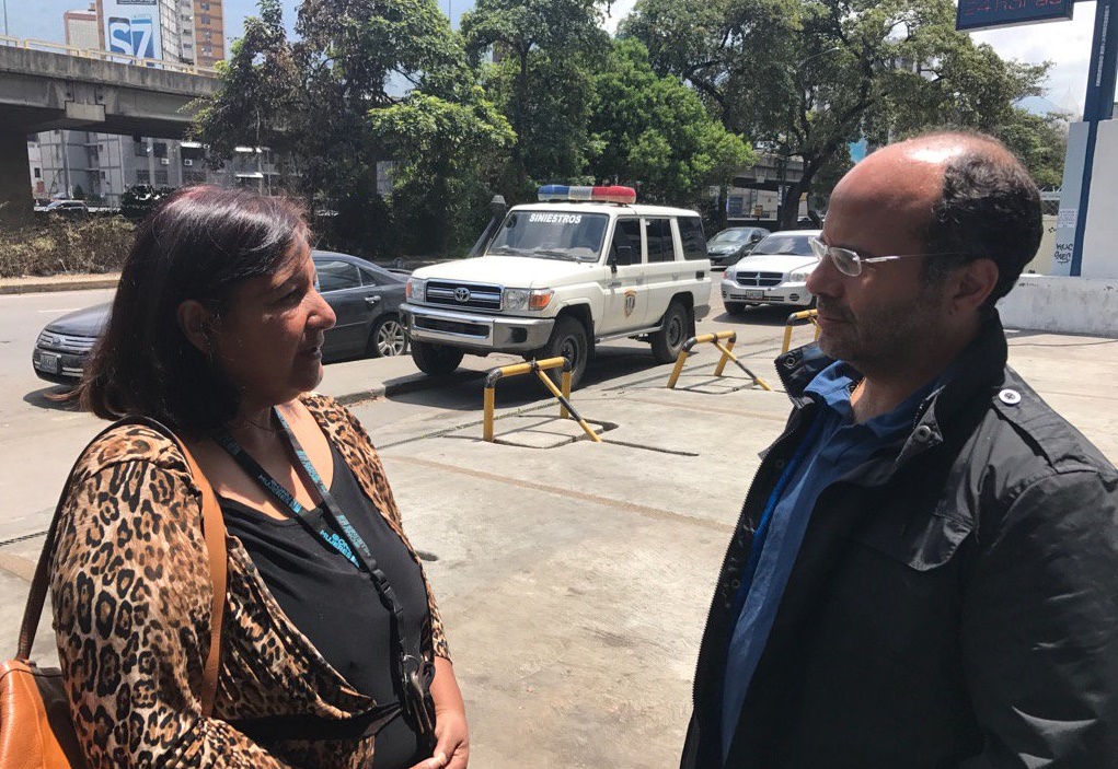 Regresa patrulla del Cicpc a las puertas de la oficina de Capriles #9Abr (Foto)