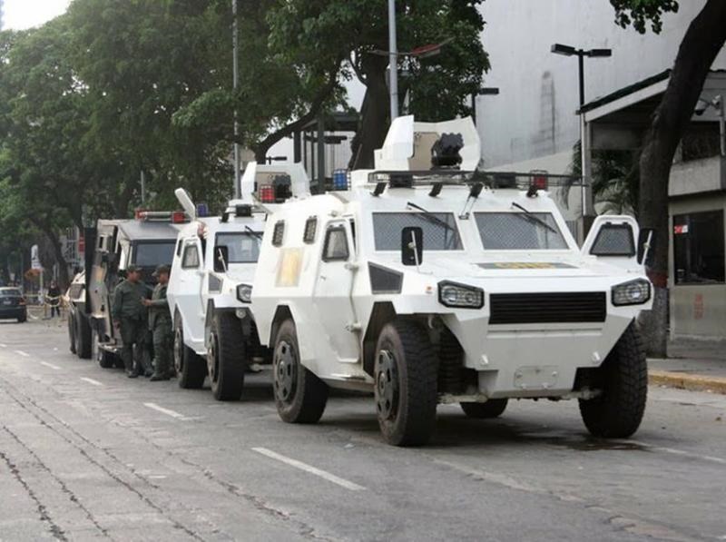 Tanquetas de la GNB ya están desplegadas en Plaza Brión de Chacaíto (Foto)