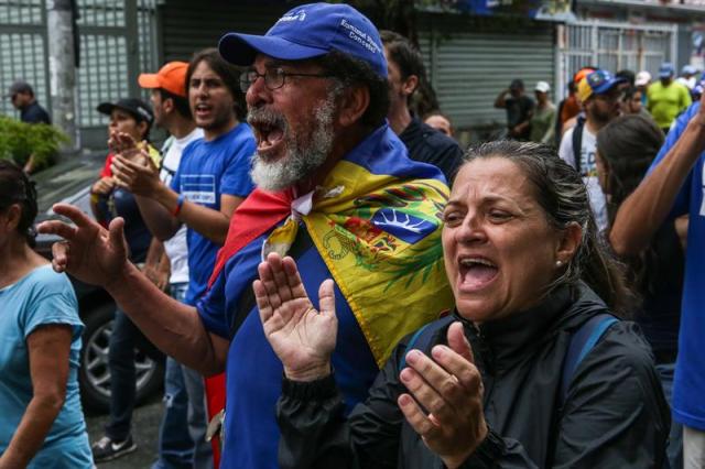 Cientos de personas manifestaron en contra del Gobierno este 13 de abril de 2017, en Caracas. (Foto EFE/Miguel Gutiérrez)