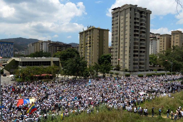 Venezuelan opposition activists march in a quiet show of condemnation of the government of President NIcolas Maduro, in Caracas, on April 22, 2017. Venezuelans gathered Saturday for "silent marches" against President Nicolas Maduro, a test of his government's tolerance for peaceful protests after three weeks of violent unrest that has left 20 people dead. / AFP PHOTO / FEDERICO PARRA