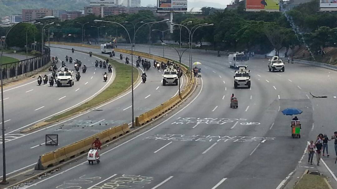 Tanquetas reprimieron con gases y dispersaron a manifestantes en distribuidor Altamira #26Abr (FOTOS + VIDEO)