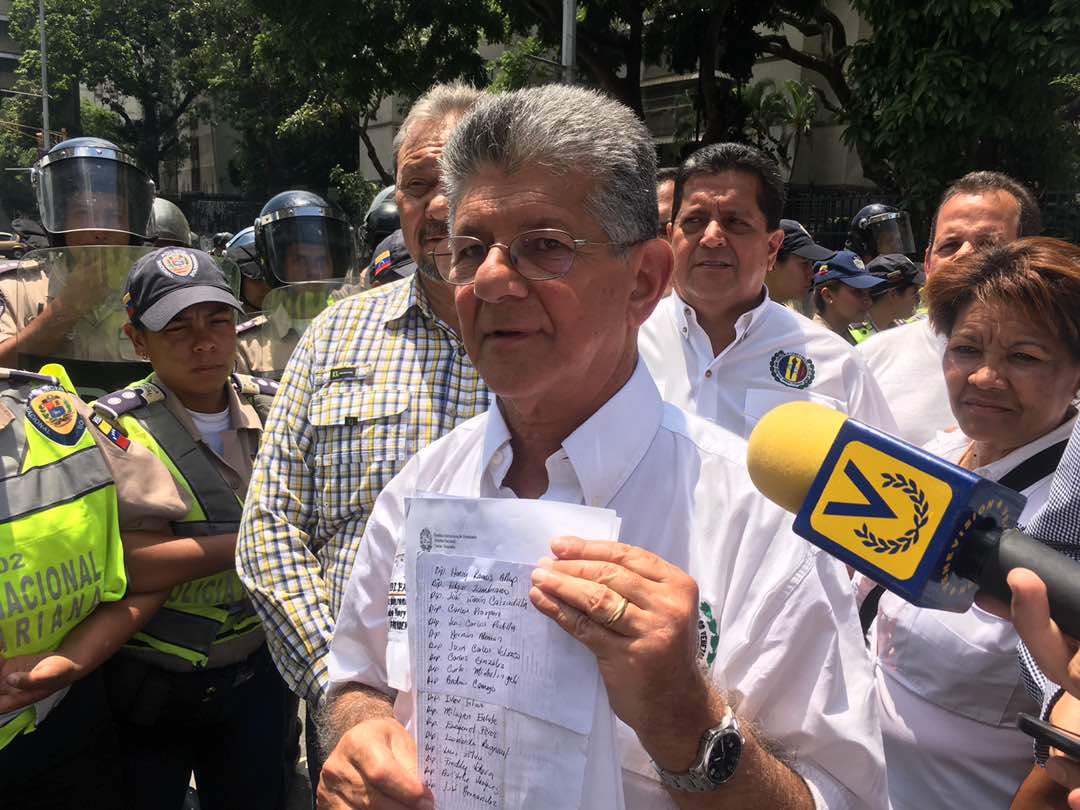 Ramos Allup: Así será el culillo del régimen que no nos permite pasar a  Libertador para consignar un documento