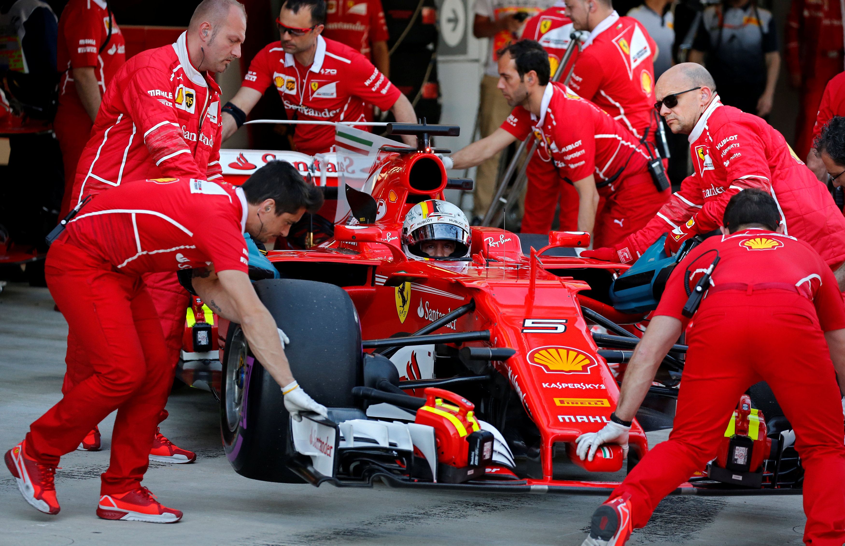 Vettel y Ferrari imponen su ley en parrilla de salida del GP de Rusia