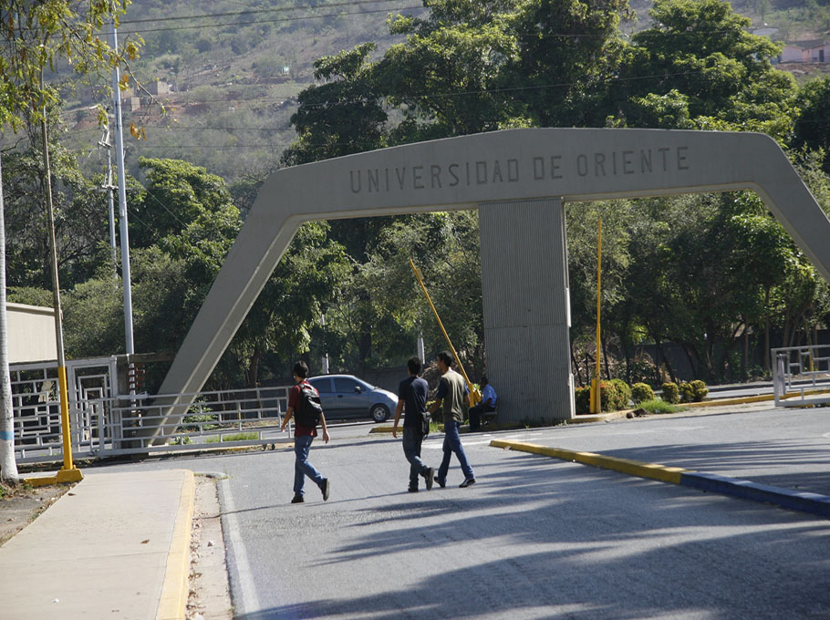 Cada vez más vacías: Universidades en Venezuela abandonadas ante la falta de recursos (Video)