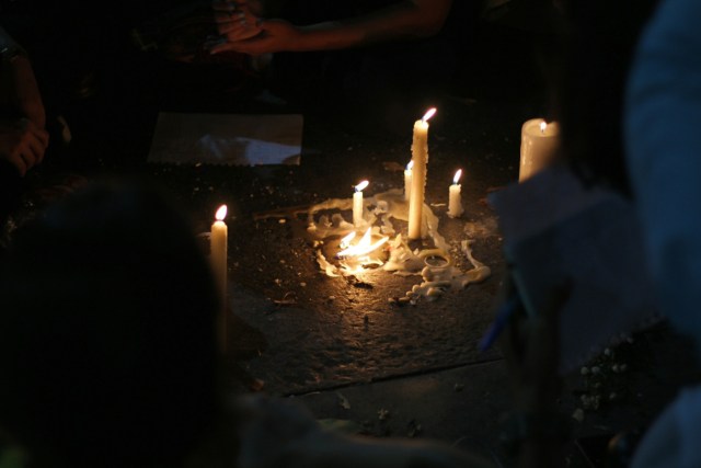 Venezolanos acudieron a la vigilia en honor a los caídos. Foto: La Patilla 