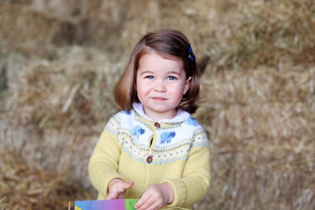 La princesa británica Charlotte al cumplir dos años 