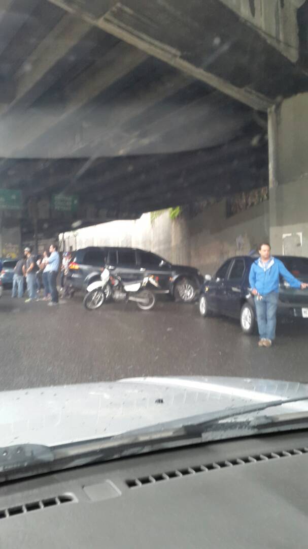 Final de Las Mercedes. Salida a la autopista. 8.01 am #2Mayo @anavescobar