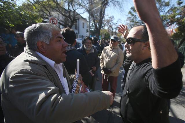 Manifestantes protestaron cerca de la embajada de Venezuela en Chile (Foto: EFE)