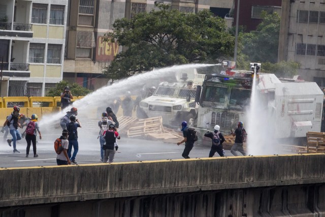 La marcha opositora fue reprimida nuevamente este lunes (Foto: EFE)