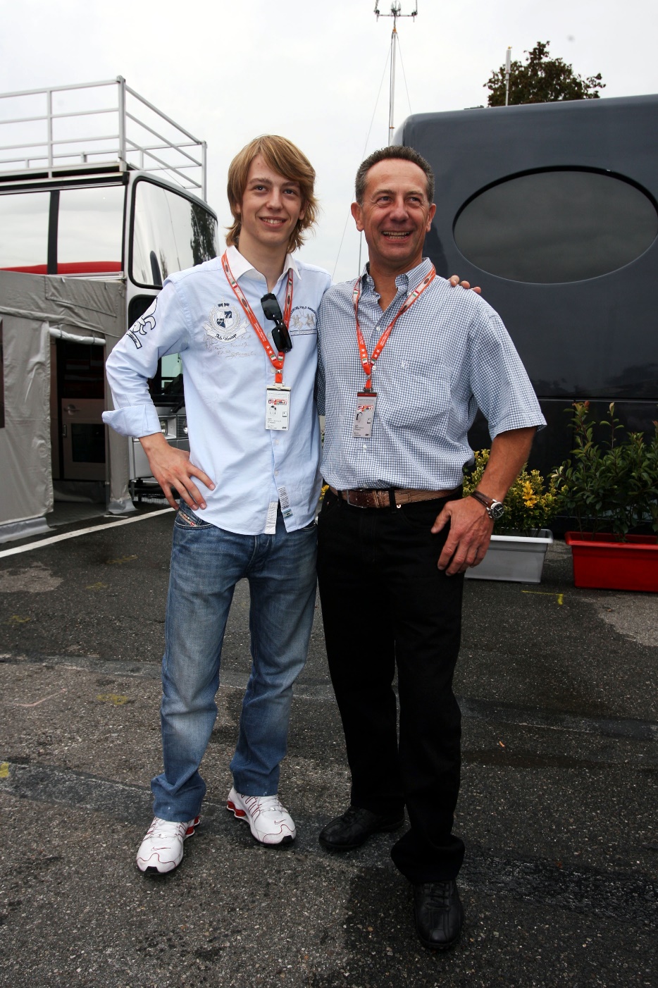 Johnny Cecotto arranca en la quinta fila y Johnny Amadeus en la sexta