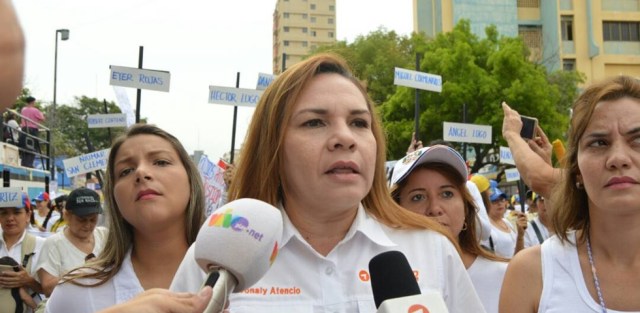 Maracuchas marchan por la libertad de Venezuela