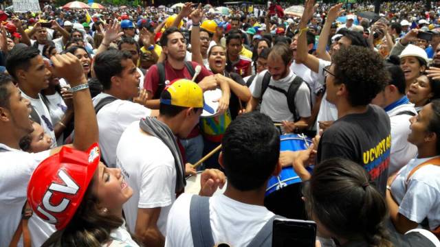 Manifestantes se dirigen havia el TSJ / Foto: Eduardo Ríos La Patilla