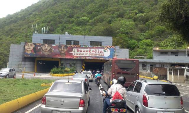 Autopista Caracas La Guaira. Foto: Régulo Gómez - La Patilla
