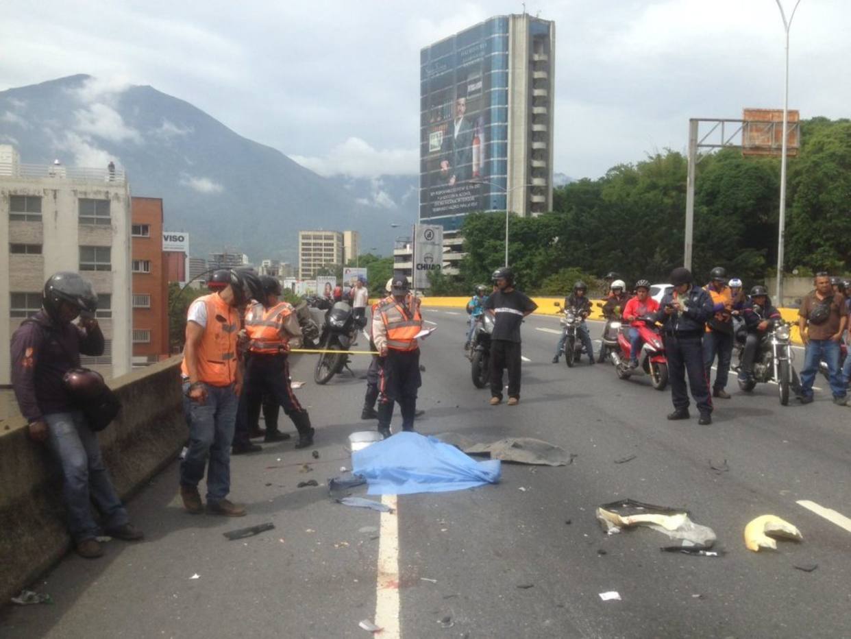 Murió nadador tras ser arrollado en la autopista Prados del Este