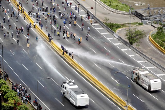 La fuerte represión de la GN contra la Marcha de Los Libertadores. REUTERS/Christian Veron