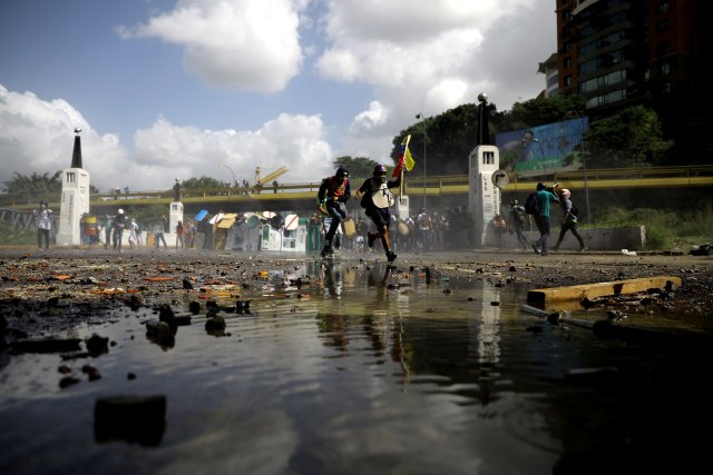 La fuerte represión de la GN contra la Marcha de Los Libertadores. REUTERS/Carlos Barria TPX IMAGES OF THE DAY