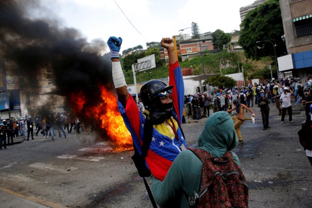 La fuerte represión de la GN contra la Marcha de Los Libertadores. REUTERS/Carlos Barria